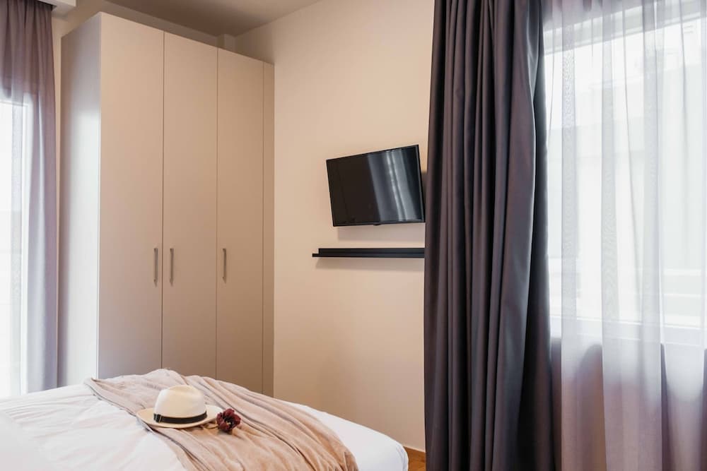 Spacious Seaside Flat at Alimos