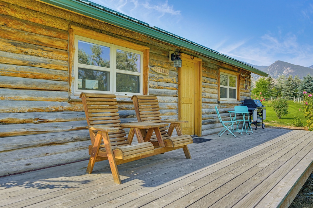 Montana Mountain Getaway: Deck & Amazing Views