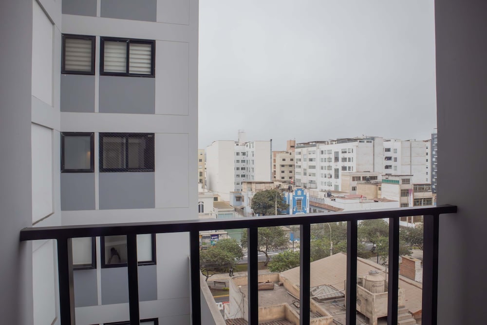 w Majestic 2BR w Balcony in Miraflores