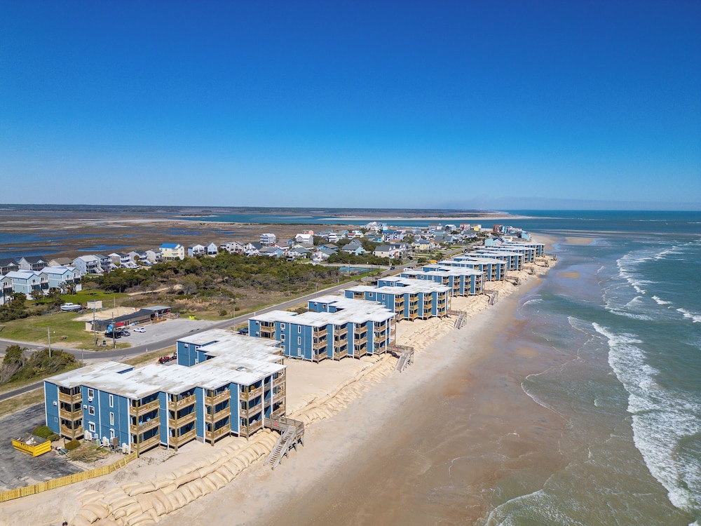 Oceanfront Gem w/ Views in North Topsail Beach
