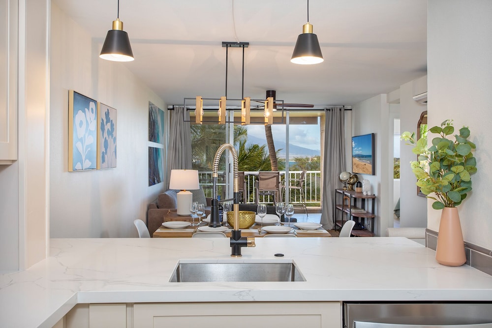 Oceanfront Modern & Elegant Vistas