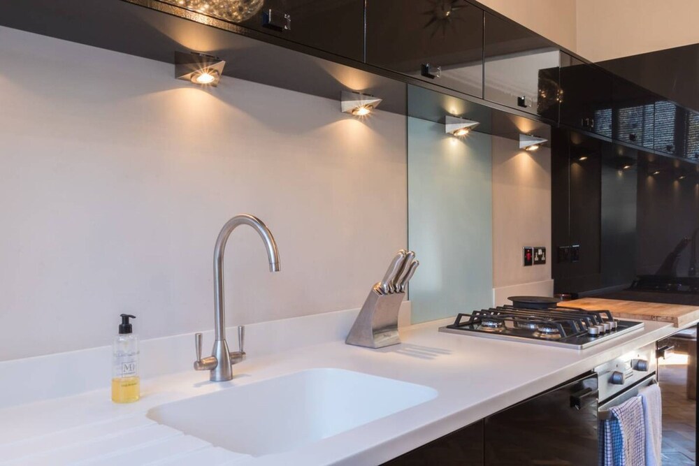Stylish 1-bed With a Roof Terrace