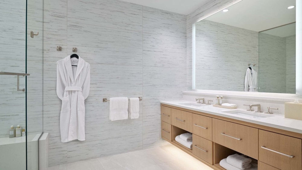 Contemporary 3 Bedroom Luxury Ski In, Ski Out Residence in Snowmass Base Village