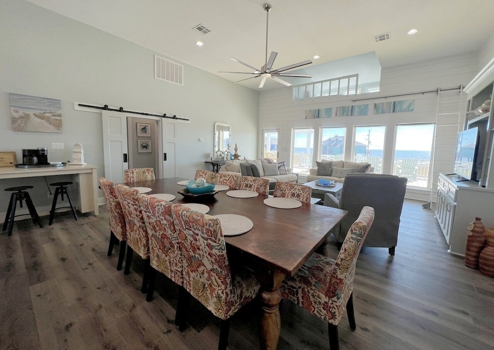 Hooked On A Feeling 3 Bedroom Home by RedAwning view 5