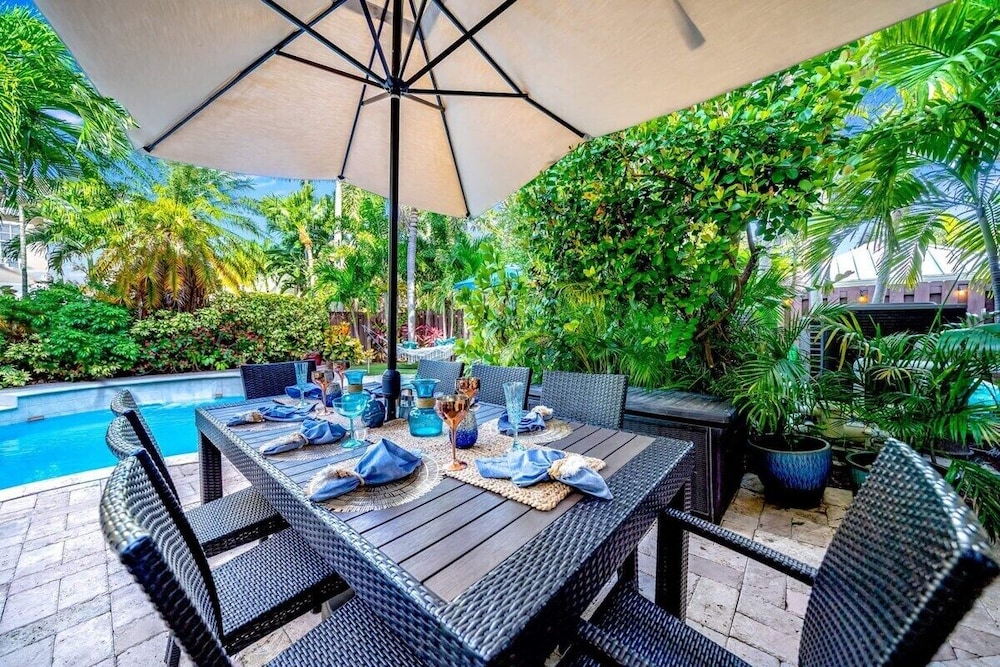5 Bedroom Luxury Home, Minutes to Las Olas, Shops & Beach