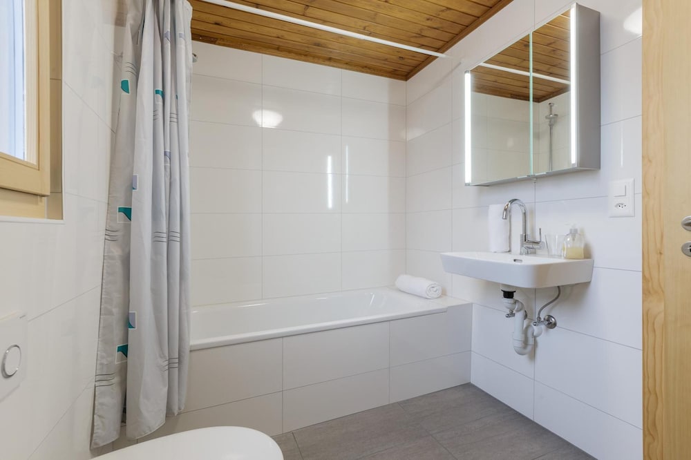 Rosaline - Large and Cosy Swiss Chalet With Beautiful Views