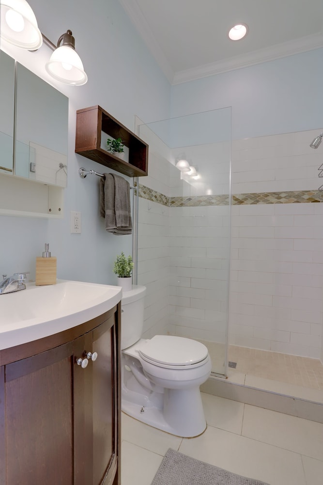 Exquisite 1 BR Apartment at Alexandria view 2