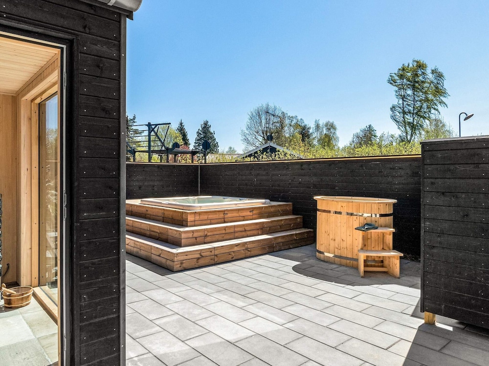 5 Star Holiday Home in Dronningmolle