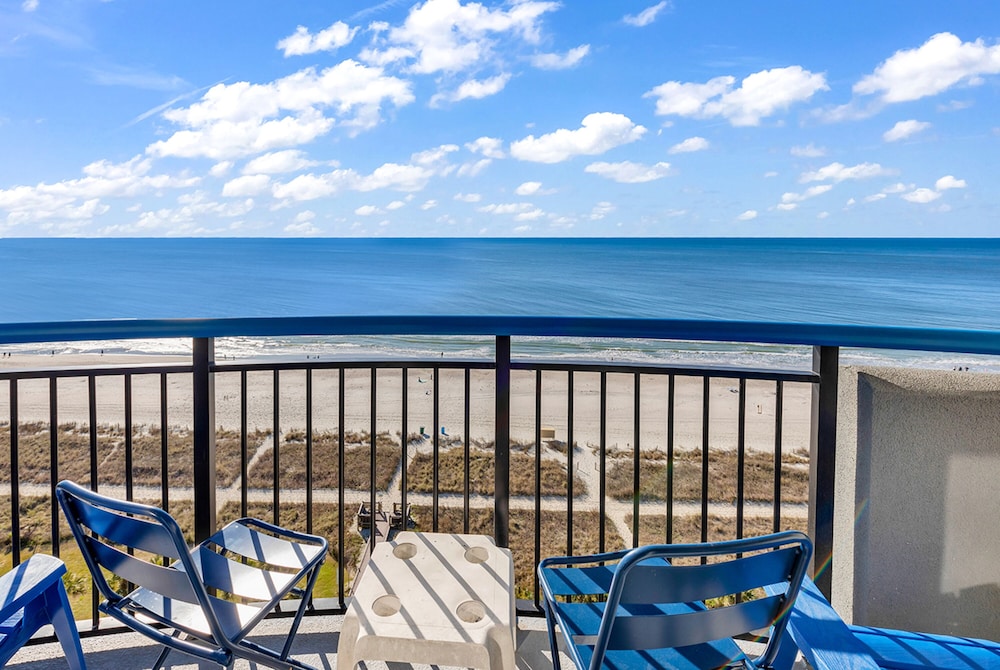 Boardwalk Resort by Hosteeva