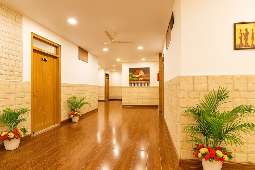 Hotel Shiva Lake - Near Mussoorie Lake