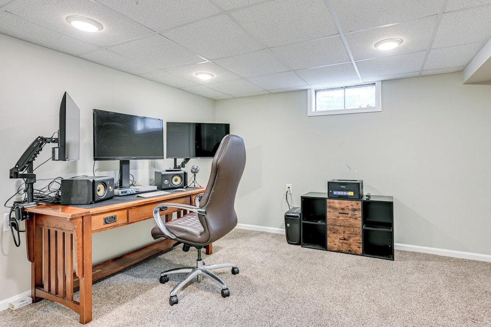 3 Mi to Dtwn Saginaw: Spacious & Updated Home!