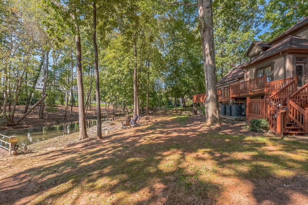 Serene Lakeside Getaway With Games & Relaxation 4 Bedroom Home view 5