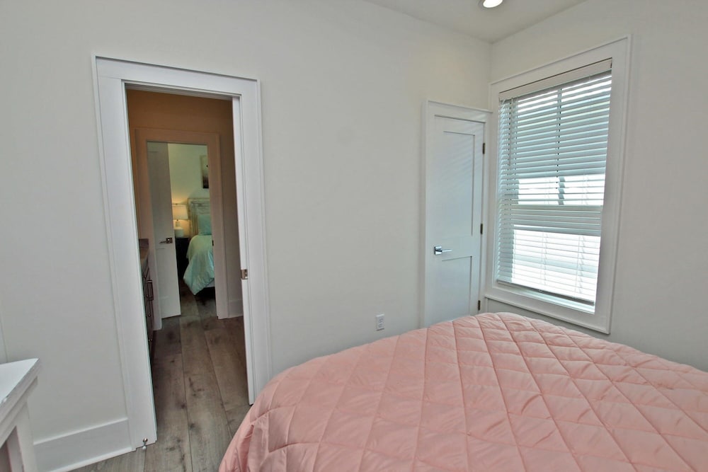 West Side Cottages B view 4