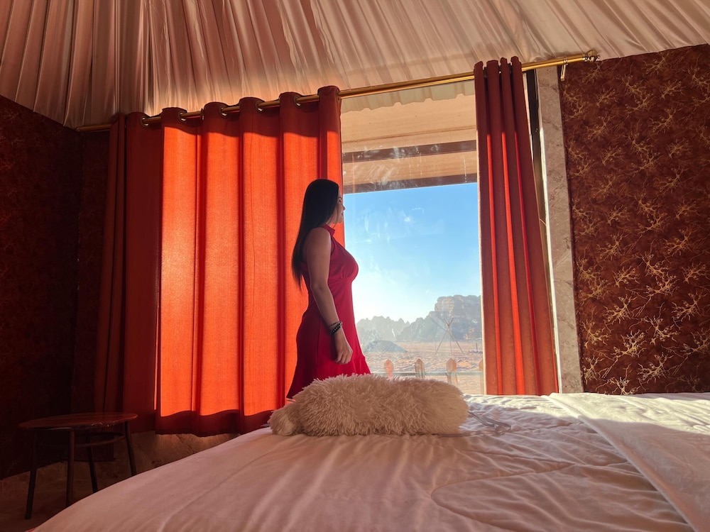 Room-wadi RUM Guide, Camp & Tour