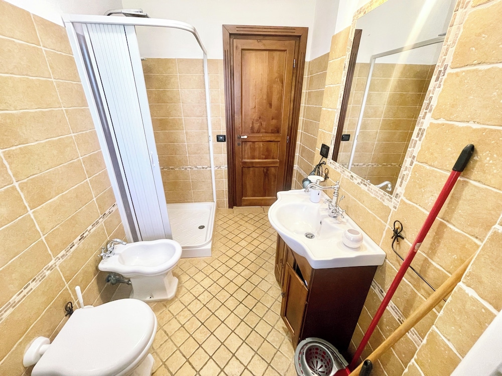 Charming Villa in Umbria - Sleeps 16 - Lake View - Pool, Jacuzzi and Events Room