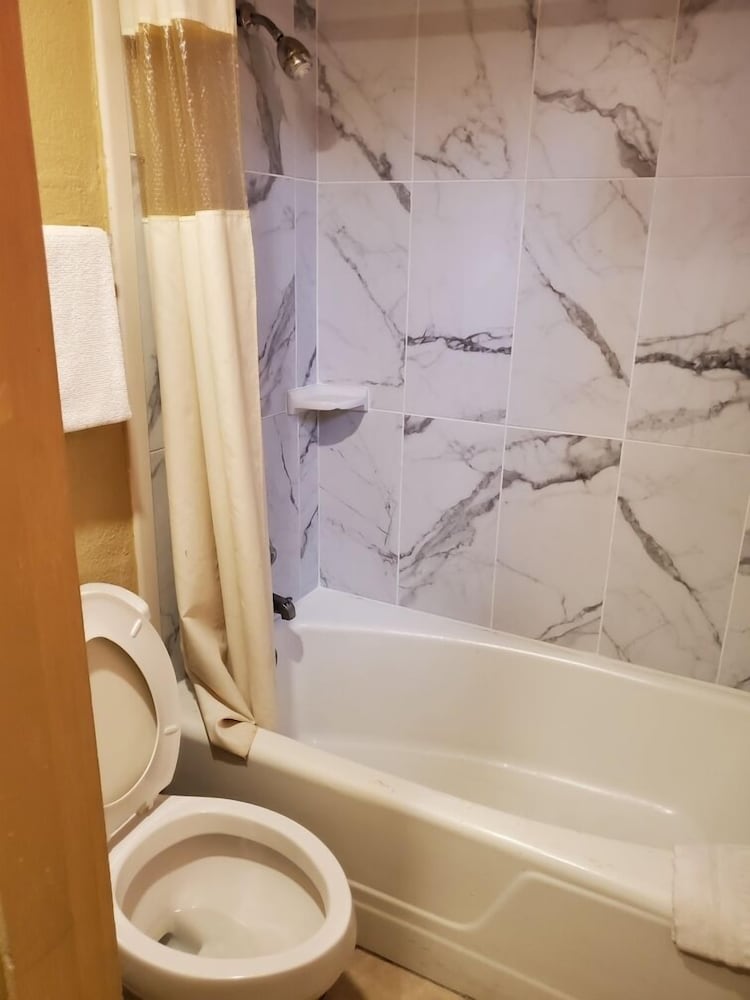 Fairview Heights Vacations - Trailway Motel - Property Image 4