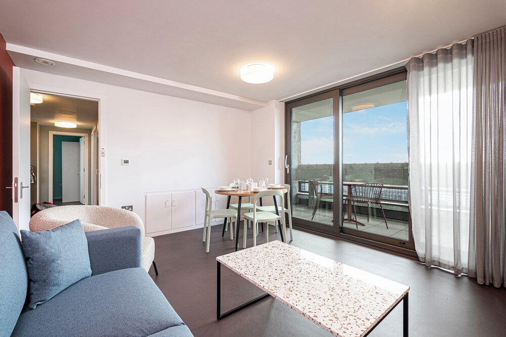 Chic Three-bedroom Home in Poplar