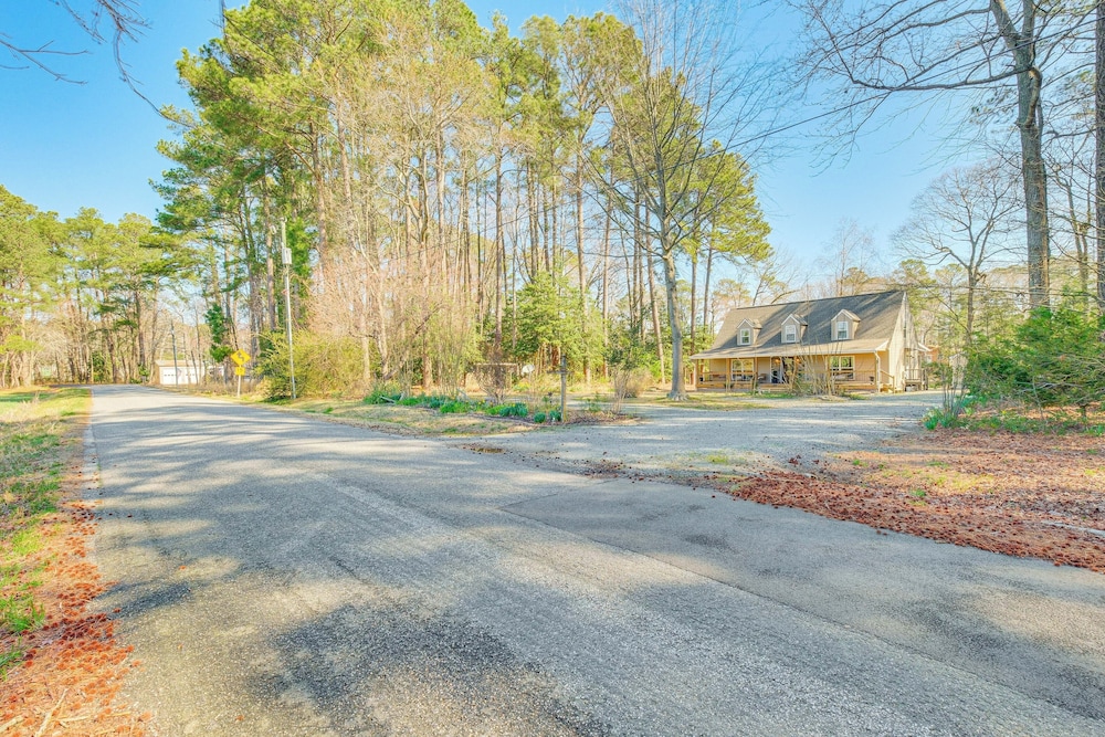 Dock, Sunrooms & Fire Pits: Deltaville Home!