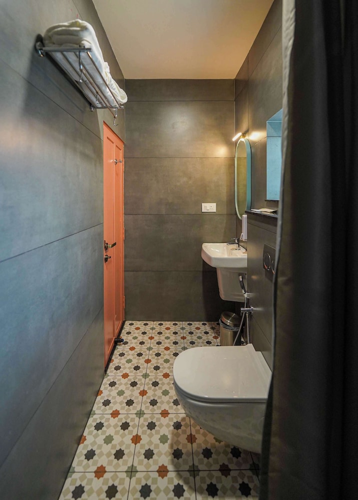 Sreenivas Lodge by Copperfolia