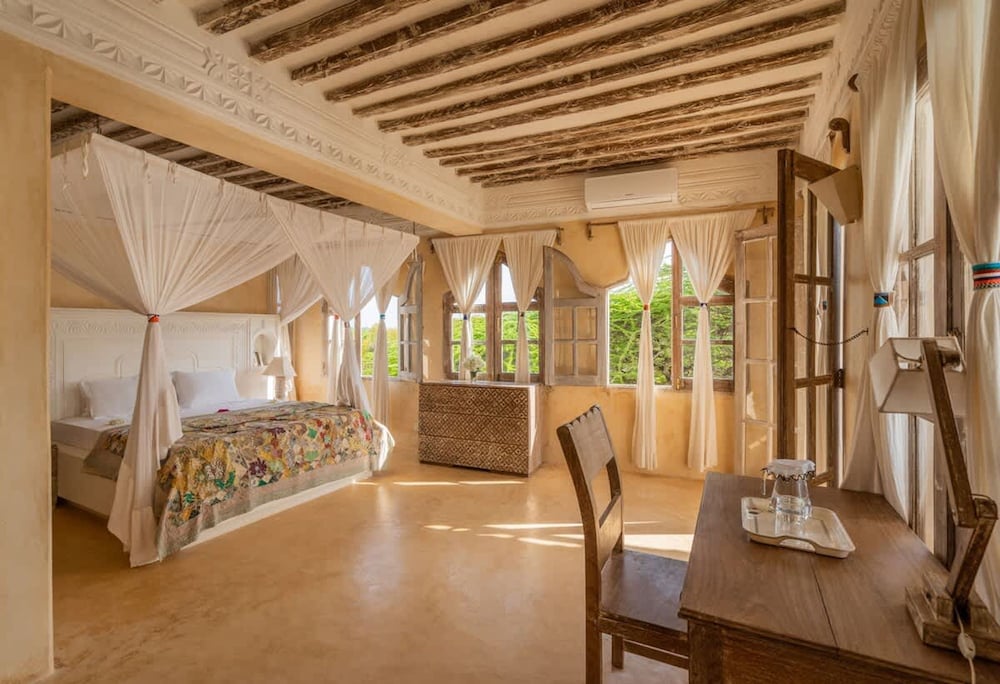 Amani House 5 Bedrooms Sleeps 10