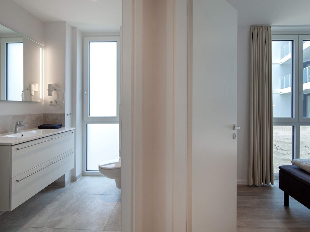 Cozy Modern Apartment With Sea Views