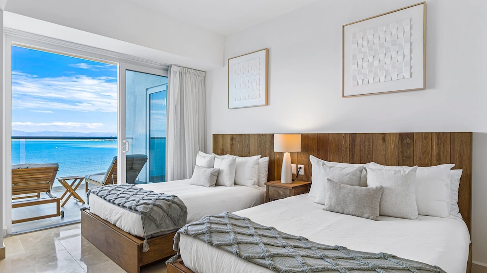 4BR Luxury Penthouse with Ocean Views