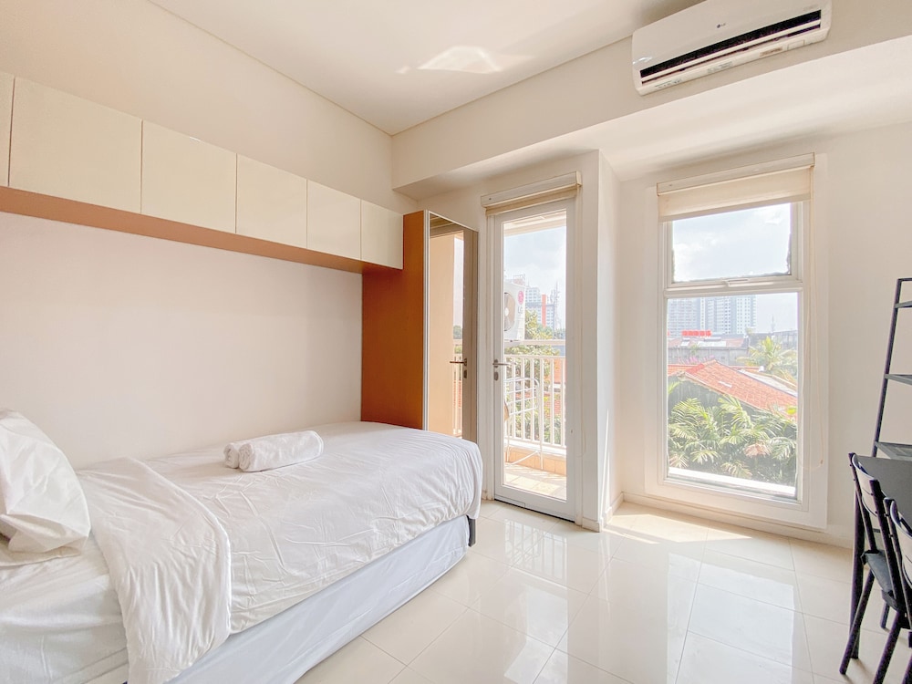 The Modern Studio Apartment At Parahyangan Residence