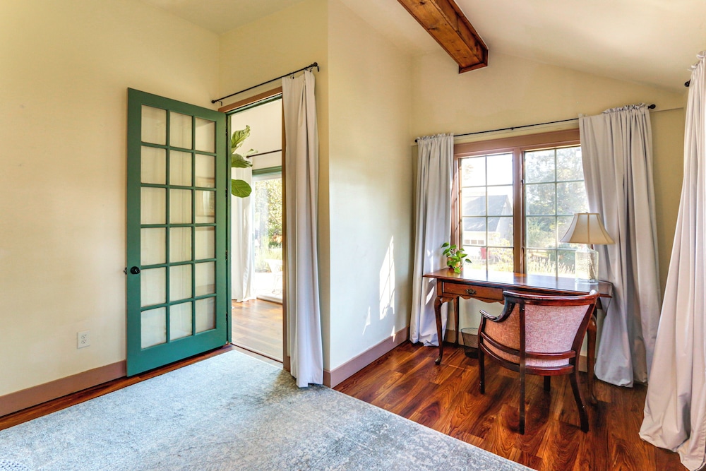 Walkable Location: Historic Home in Charles Town!