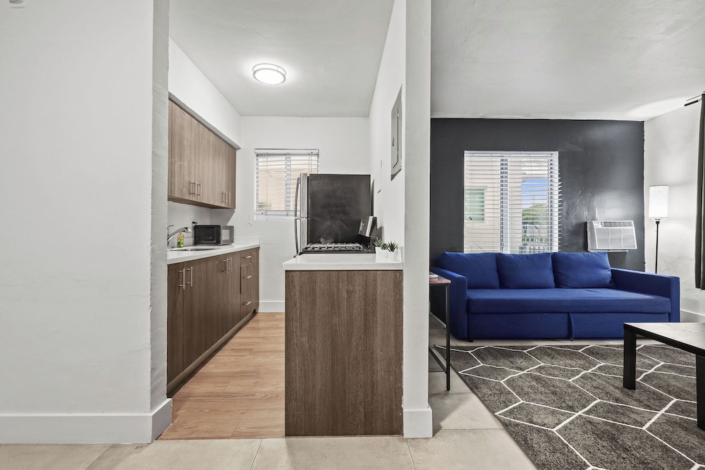 Harding Avenue Apartments by Andes STR