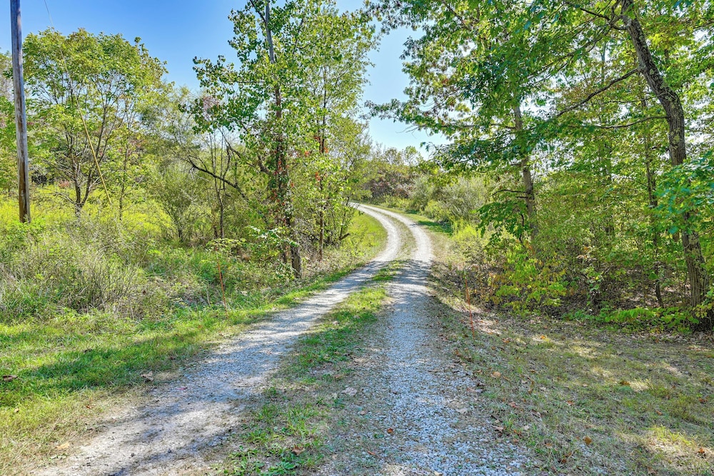 Ohio Hunters Cabin w/ Pond Access: Pets Welcome!