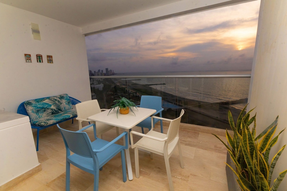 Condominio exclusivo nuevo frente al mar