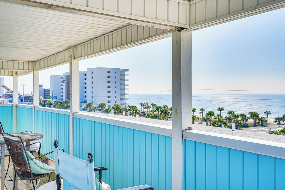 Walk to Beach: Condo w/ Balcony in Pcb!