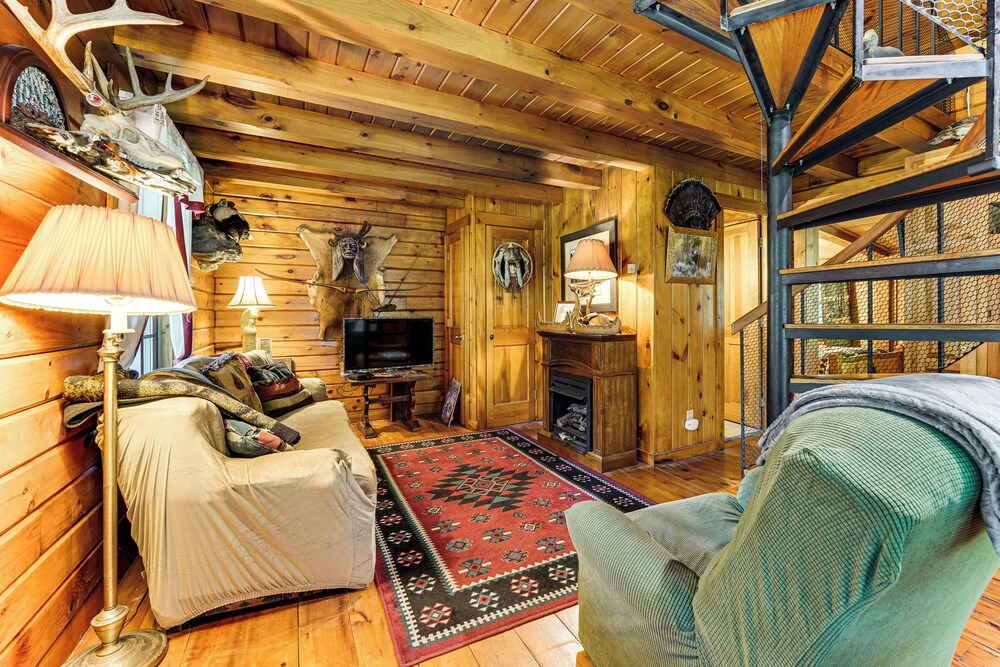 35 Mi to Acadia: Rustic Retreat in Orland!