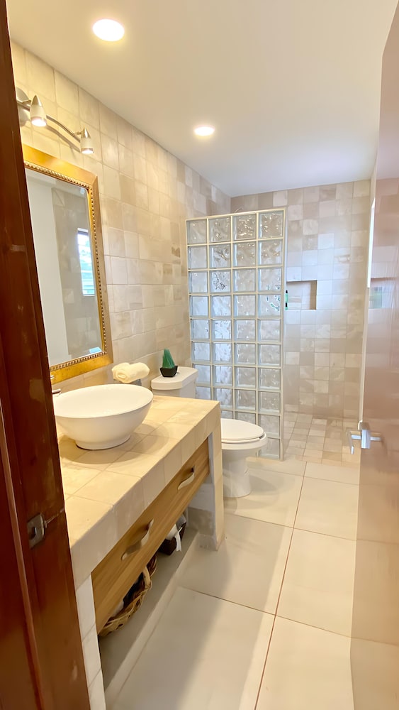 Modern 3-bedroom Retreat in Ajijic - Walk To Everything- 1 Night Rates Available