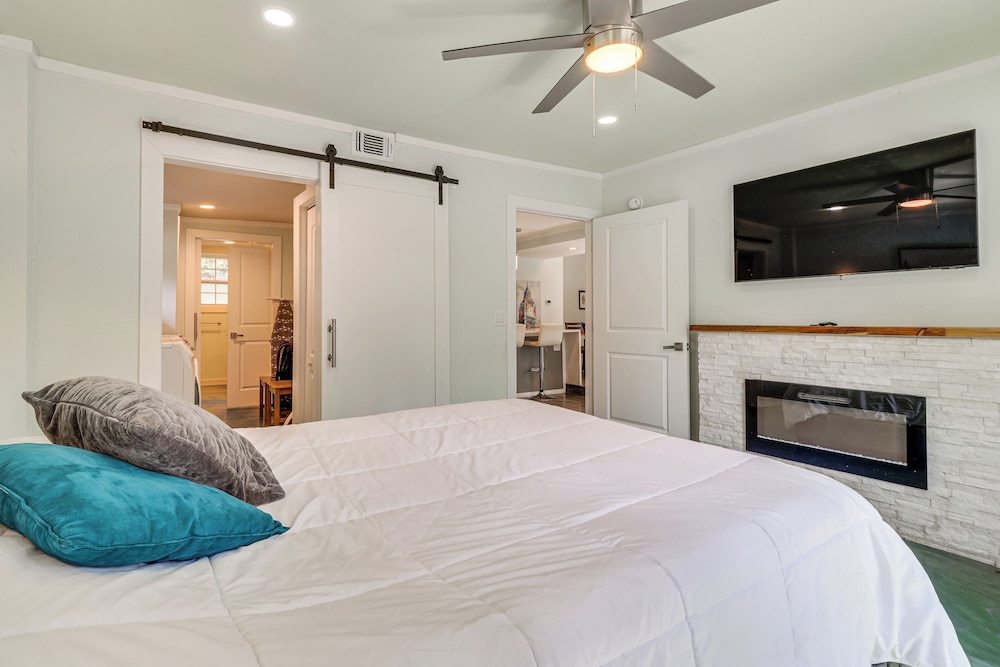 2 Mi to Lake Bastrop! Modern Lost Pines Retreat