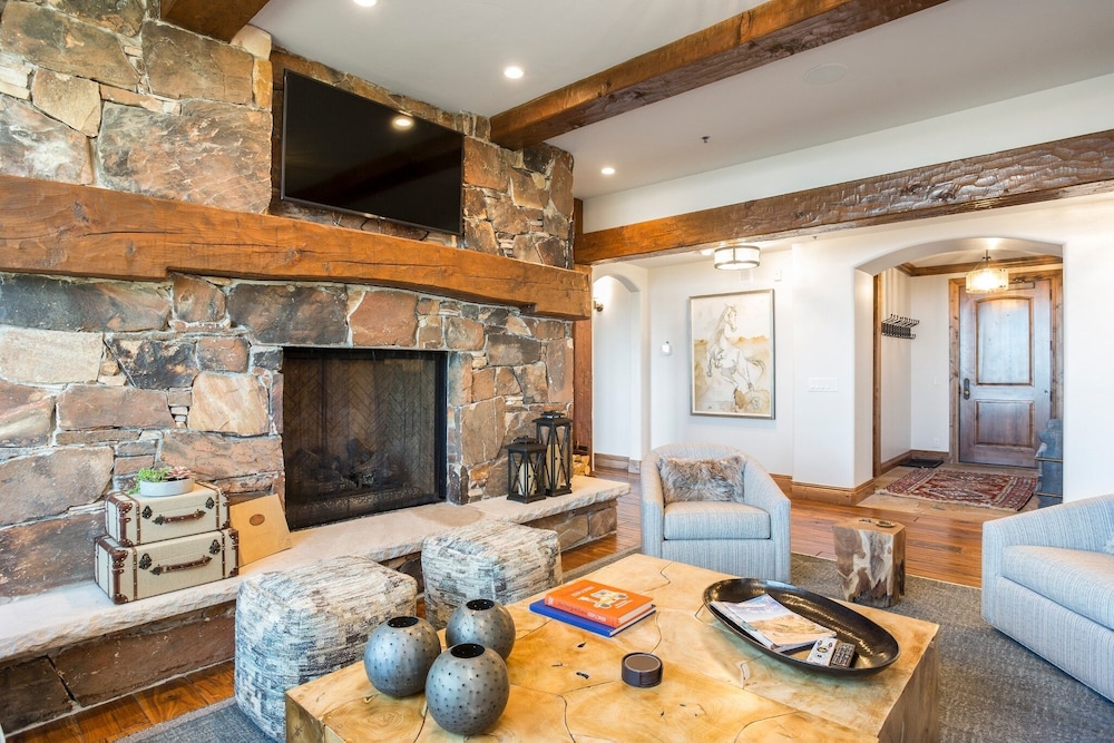 Grand Lodge - 3-Bedroom Deluxe #408 - Ski-in/out 3 Condo