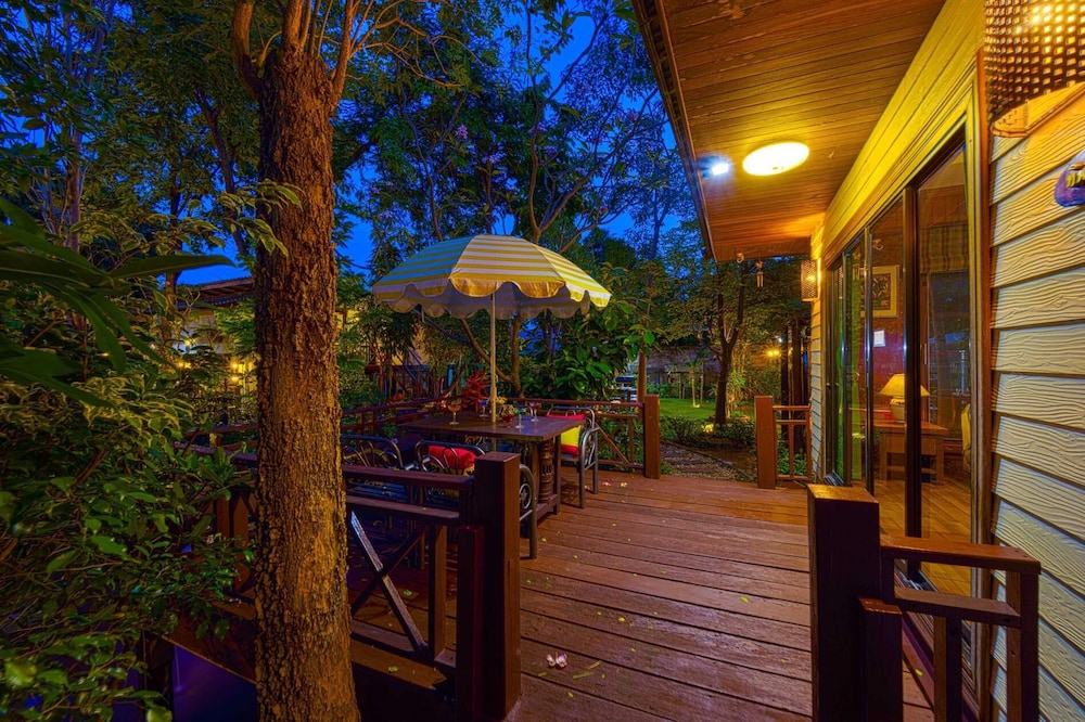 Fantastic Resort Near Town Location BS88