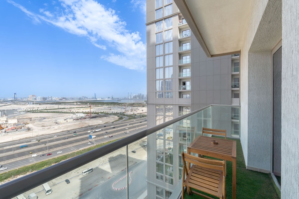 Lavish 2BR Apartment in Sobha Creek Vistas Reserve