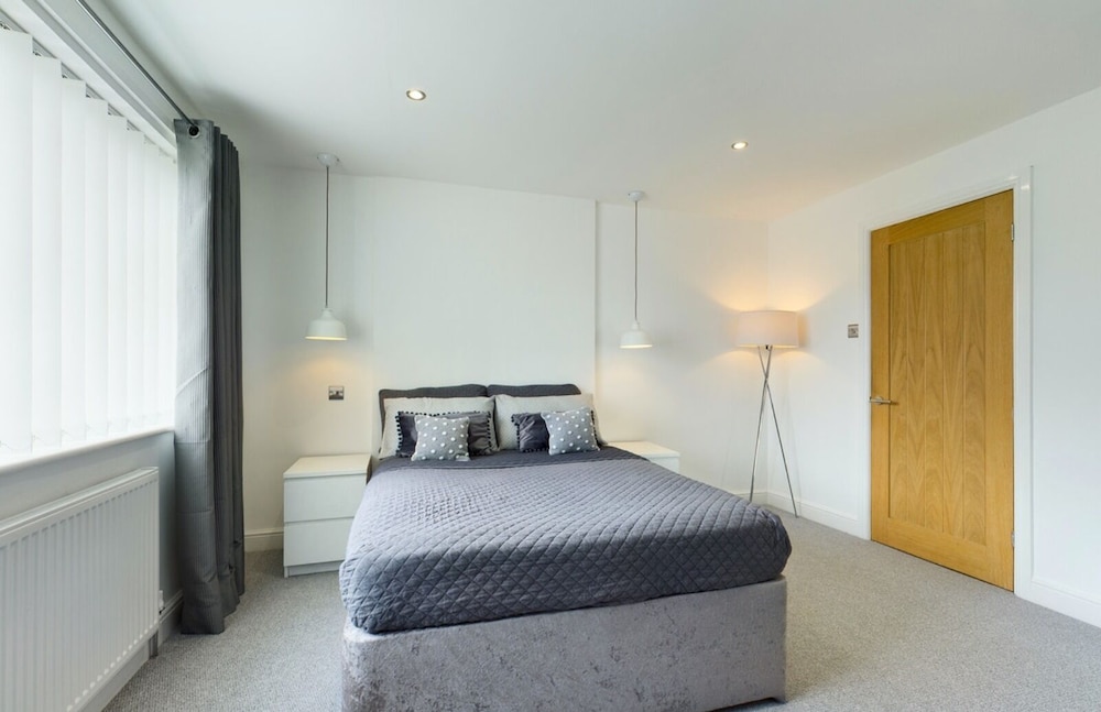 Inviting 2-bed House in Newcastle Upon Tyne view 2