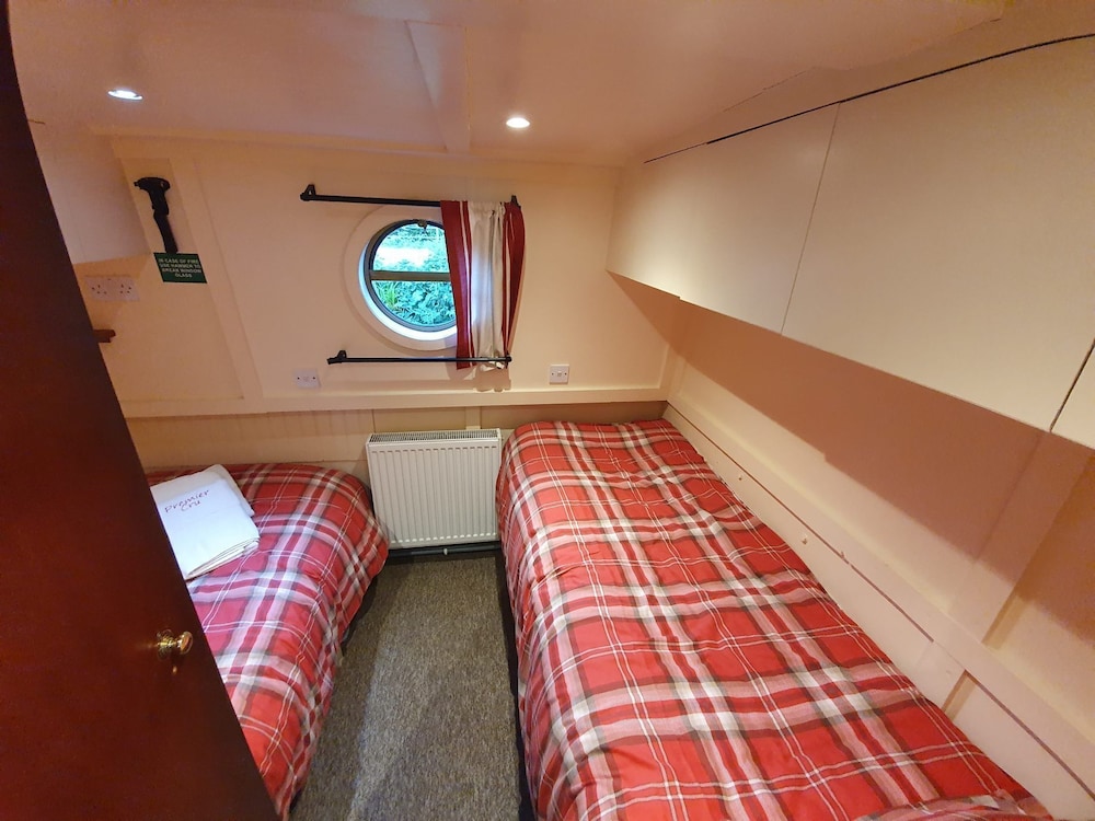 The Cru Houseboats view 4