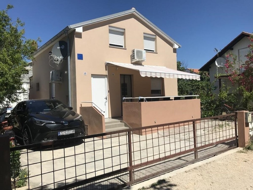 Jora - Familiy Friendly With Parking Space - A1-angel view 3
