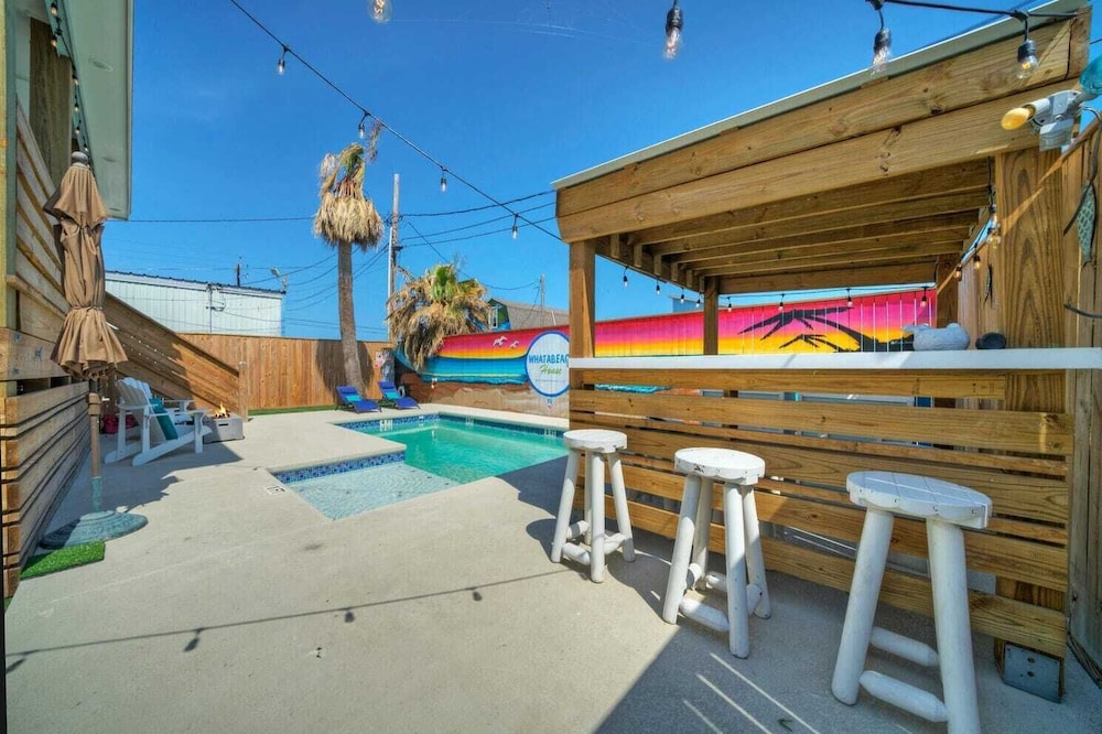 Sleeps 22! 2 Homes Priv Pool, Putting Green, Bar, Deck, Prime Port A Location