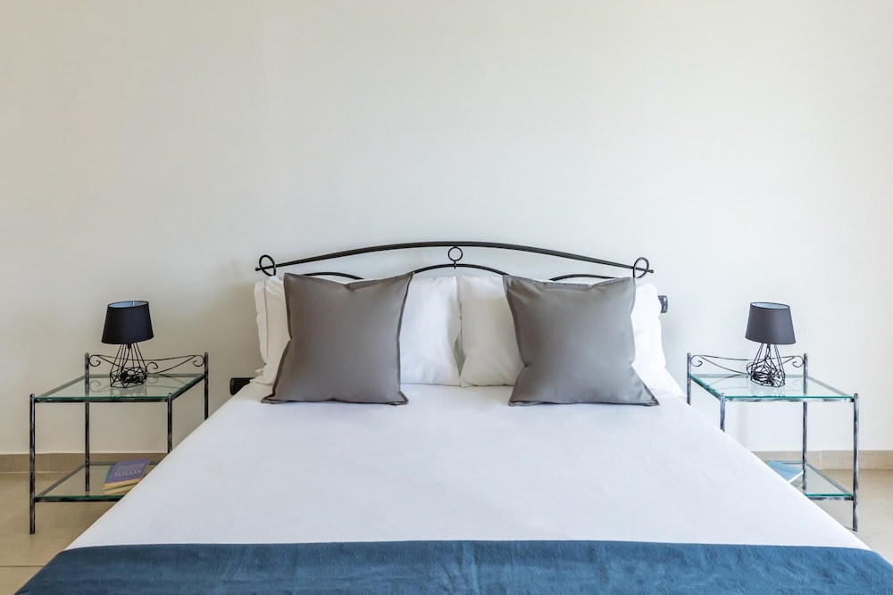 Posillipo Bright Apartment With Parking Space