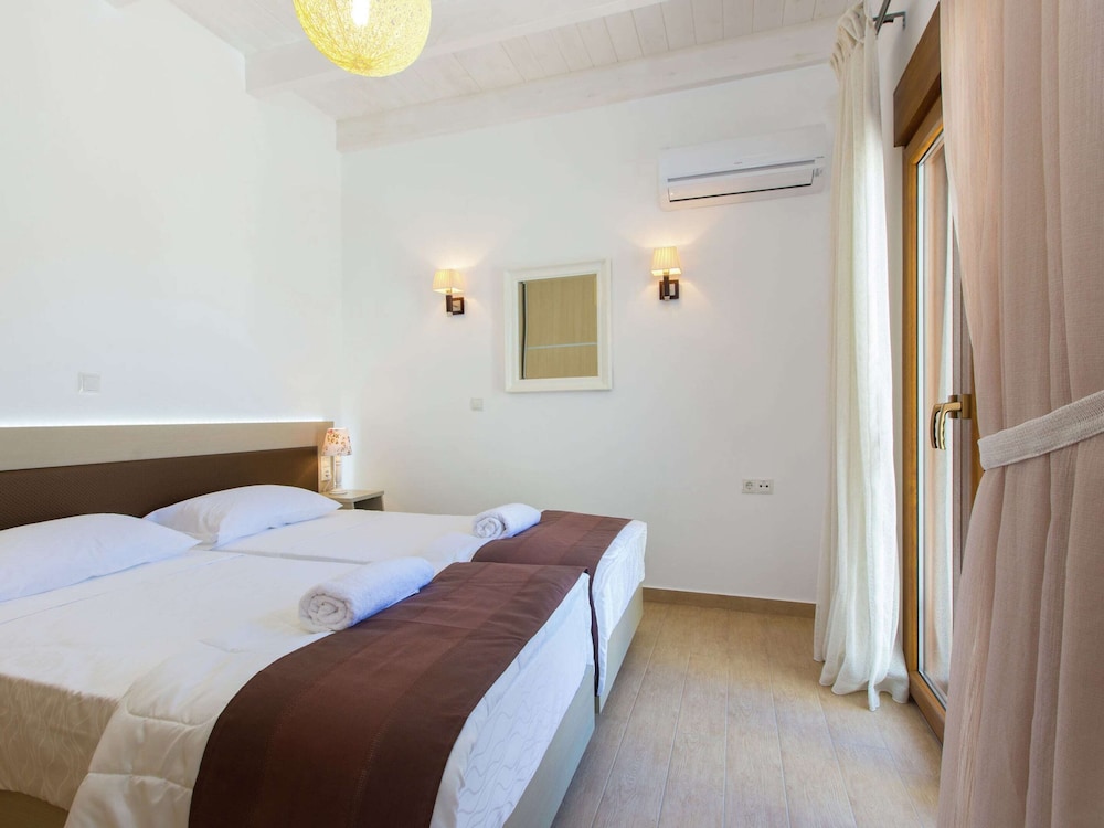 Villa in Crete With Private Pool & Beaches Nearby photo 5