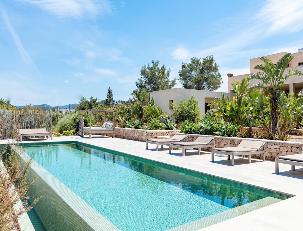 Stunning Villa With Gardens