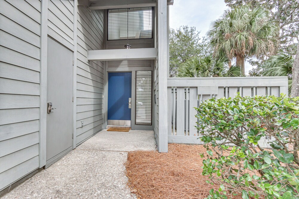 Walk to Community Beach: Coastal Carolina Condo