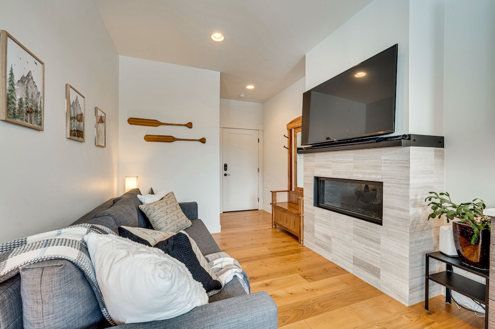 Updated Grand Lake Loft w/ View, 2 Mi to Rmnp! - Property Image 21