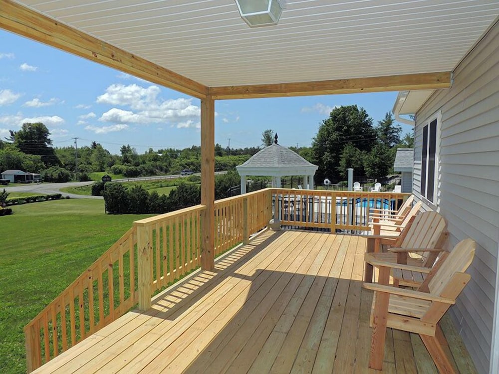 Angel Rock Waterfront Cottages and Vacation Homes
