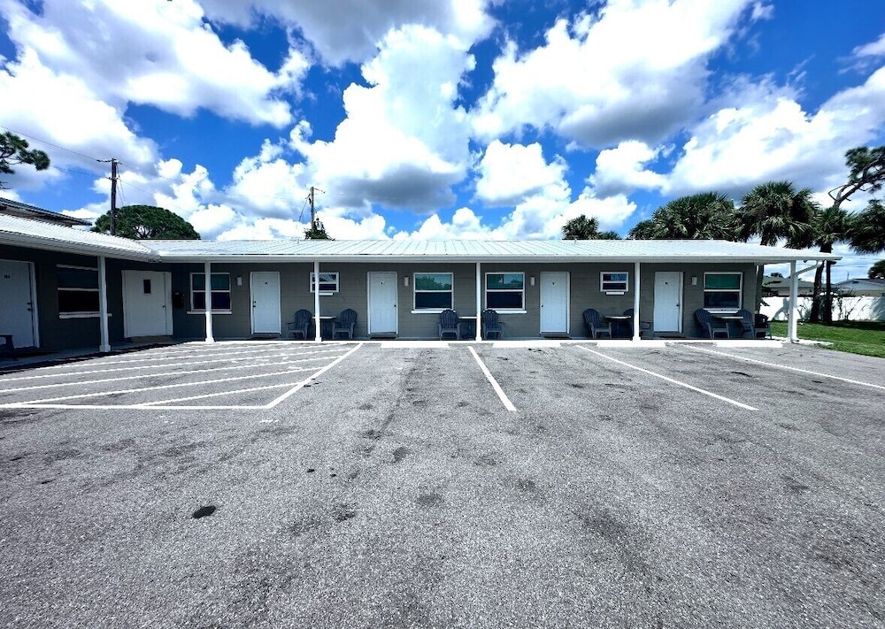 Lemon Bay Motel