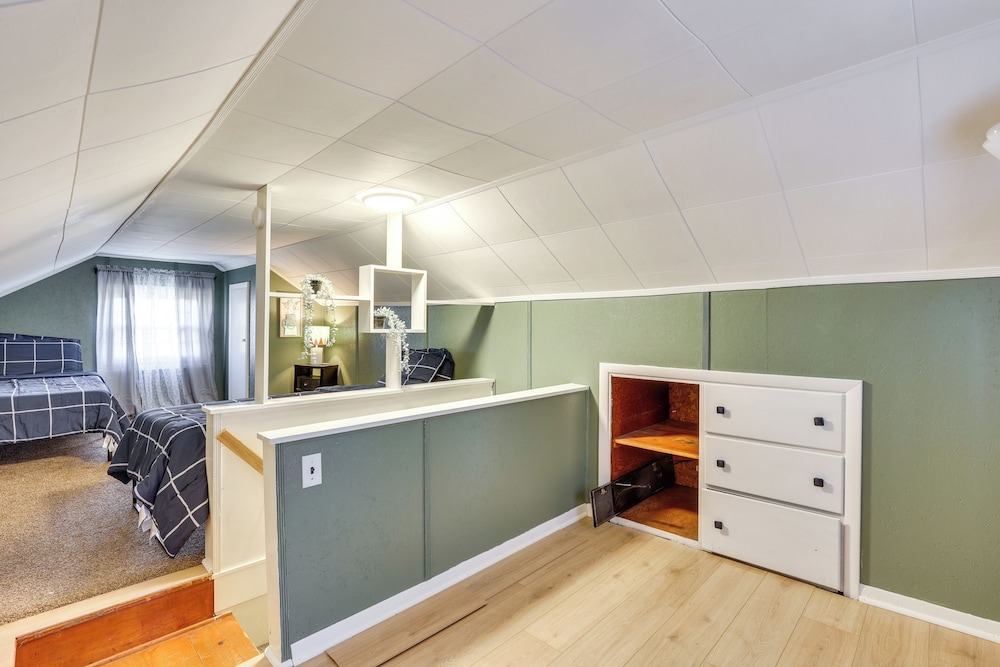 Quiet Home Base in the Heart of Boardman!